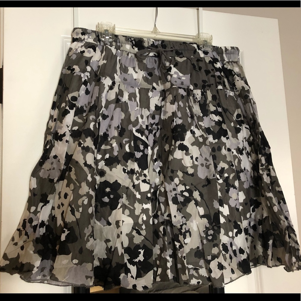 Old Navy knee length A-line pleated skirt